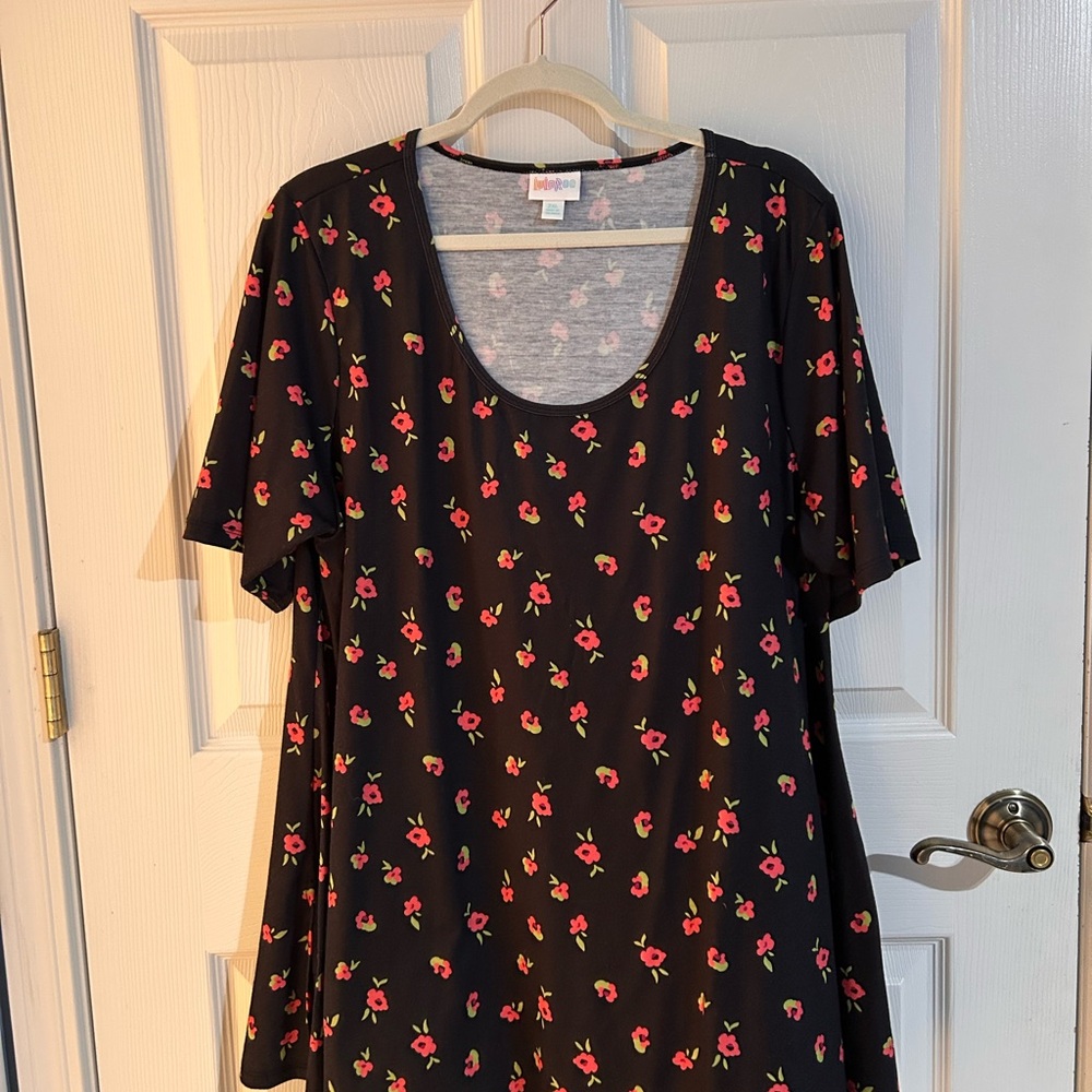 LuLaRoe ‘Perfect T’ Floral Pattern